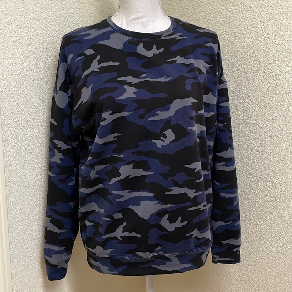 Athleta Triumph Blue Black & Gray Camo Sweatshirt - Picture 3 of 11